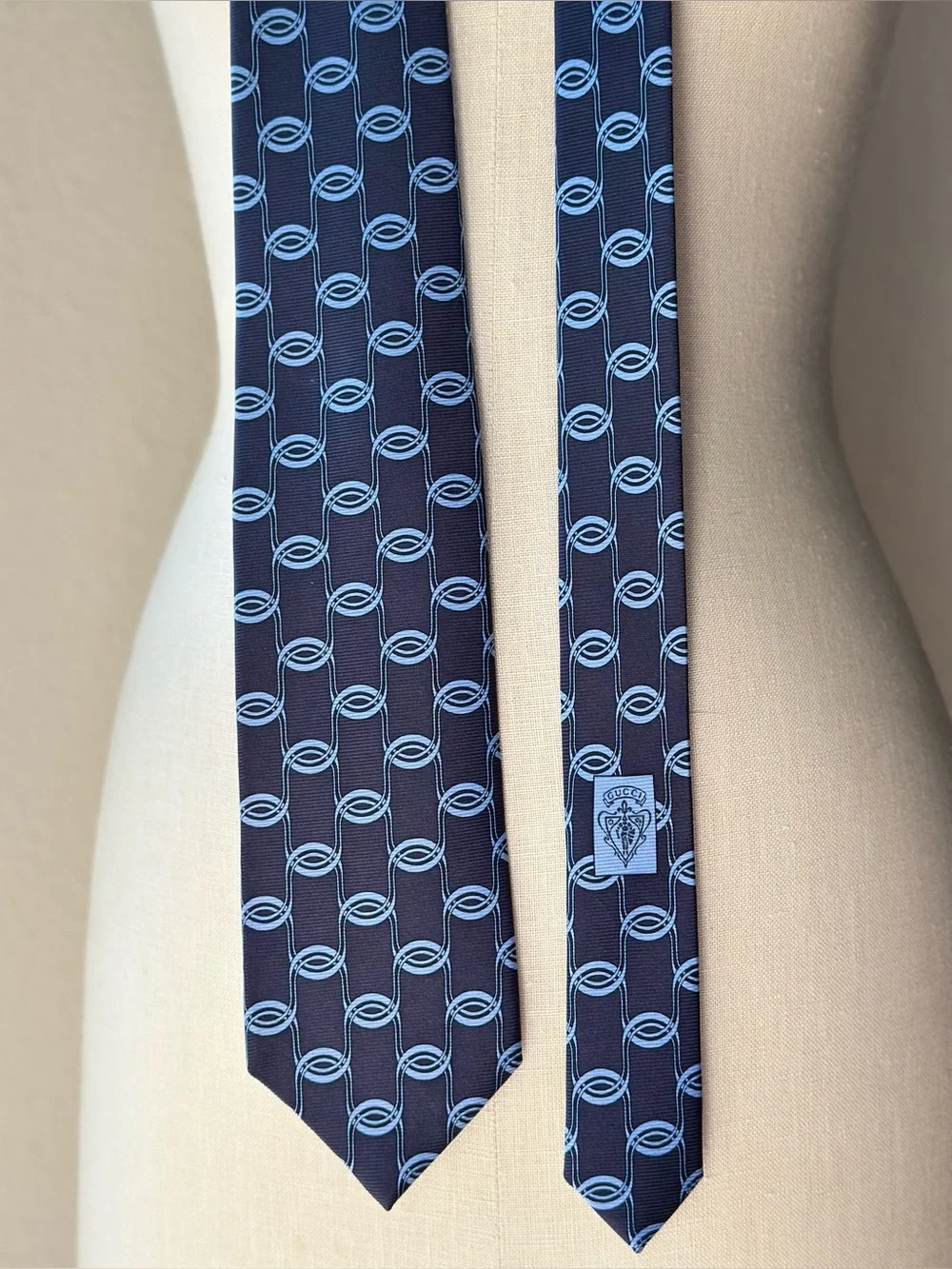 Gucci Tie Blue Interlocking Chain Pattern Made in Italy 100% Silk